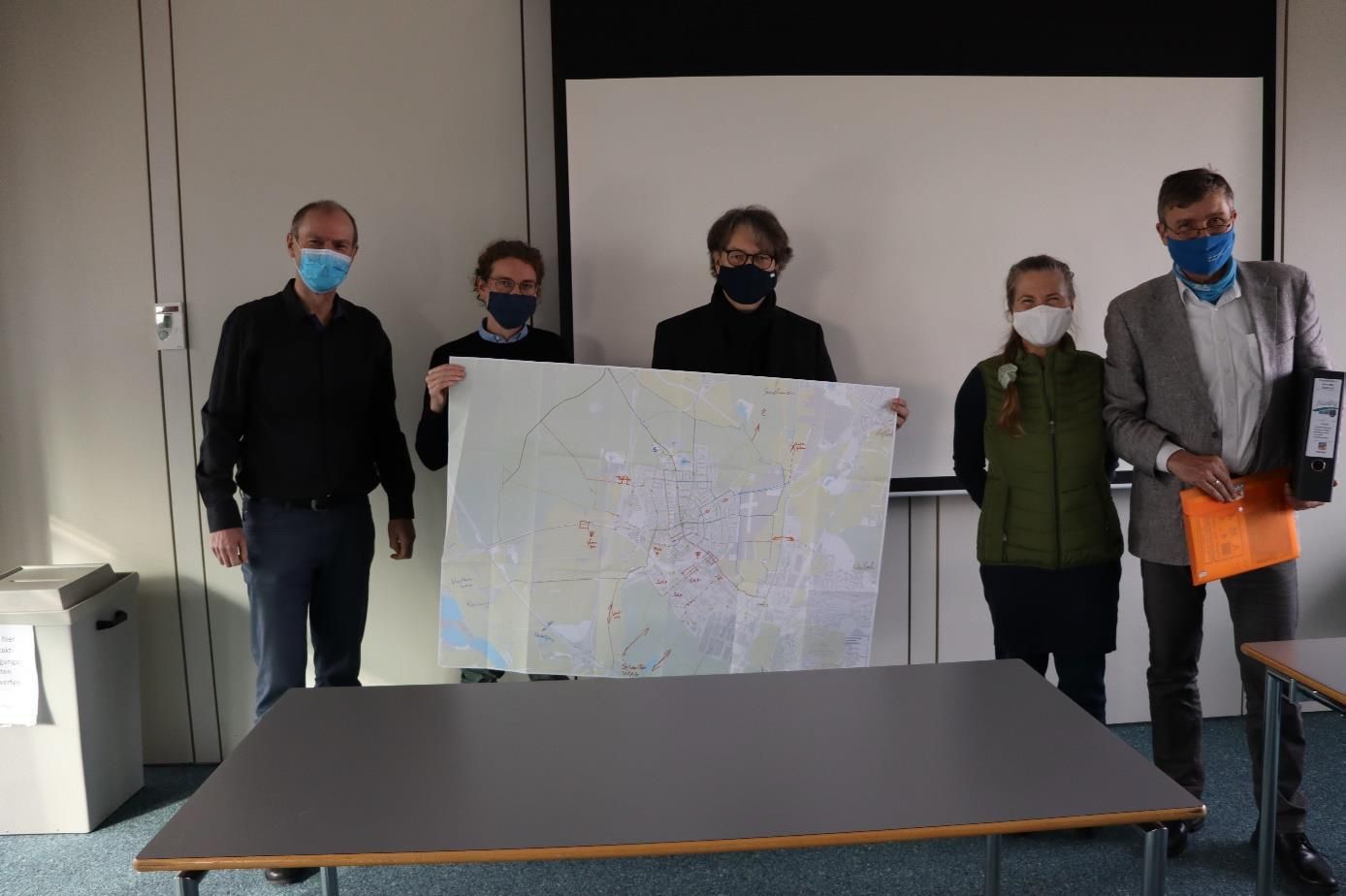 Sie hatten und haben den Radverkehr im Blick: (v.l.n.r.) Klaus Brecht, Andreas Konrad und Andreas Tisch (Stadt Walldorf) sowie Sylke und Uwe Petry vom Planungsbüro VAR+ (Foto: Stadt Walldorf)