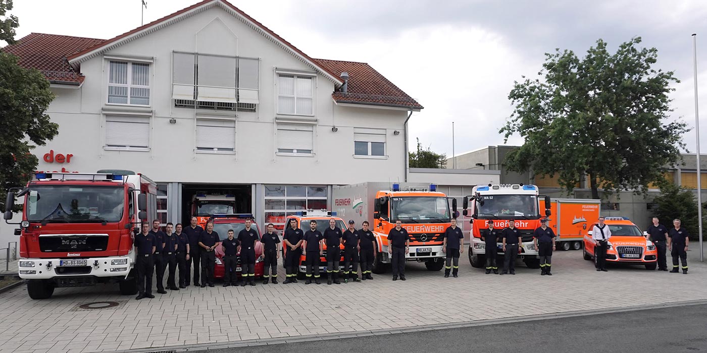 Einsatzkräfte aus Dossenheim und Walldorf vor ihrer Abfahrt