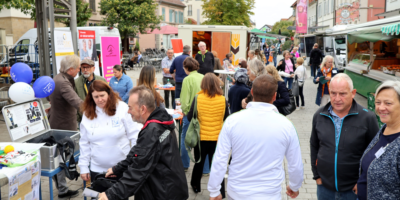 Das Angebot der Demenzwoche beim Aktiven Markttag stieß auf große Resonanz. Foto: Stadt Walldorf